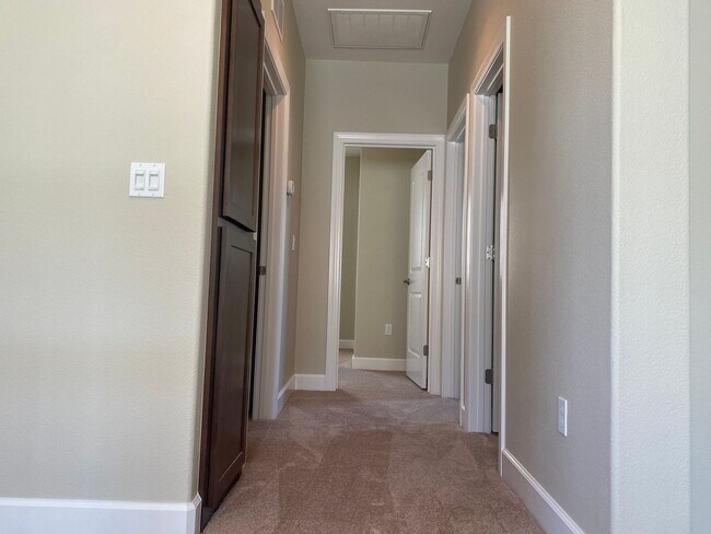 Building Photo - Dublin Ranch 4 Bed & Loft, 3 Bath, close t...