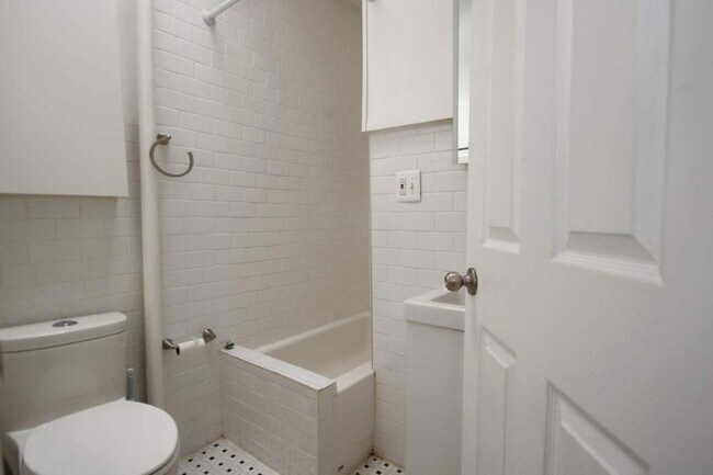 Building Photo - 408 E 119th St