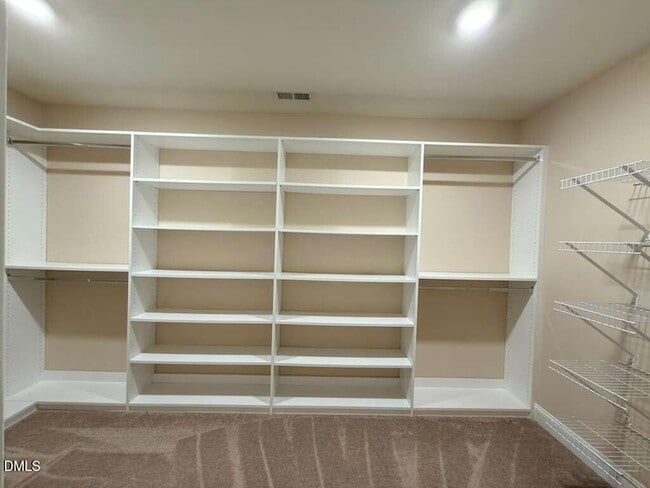 Building Photo - 305 Alamosa Pl