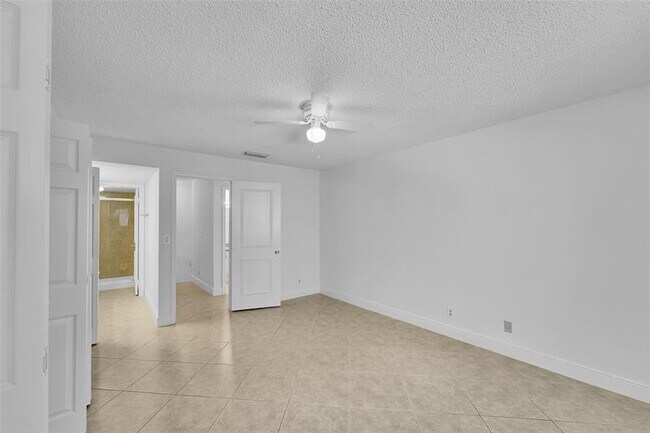 Building Photo - 2376 NW 36th Ave