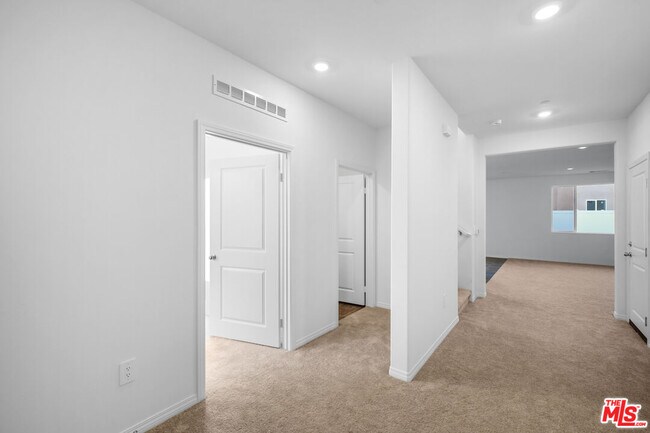Building Photo - 2311 Blue Elm Rd