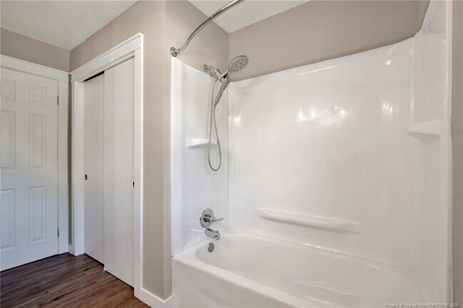 Building Photo - 604 Roundtree Dr