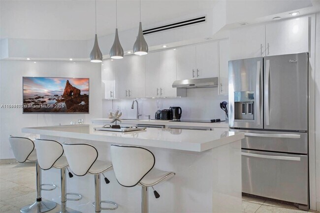 Building Photo - 4775 Collins Ave