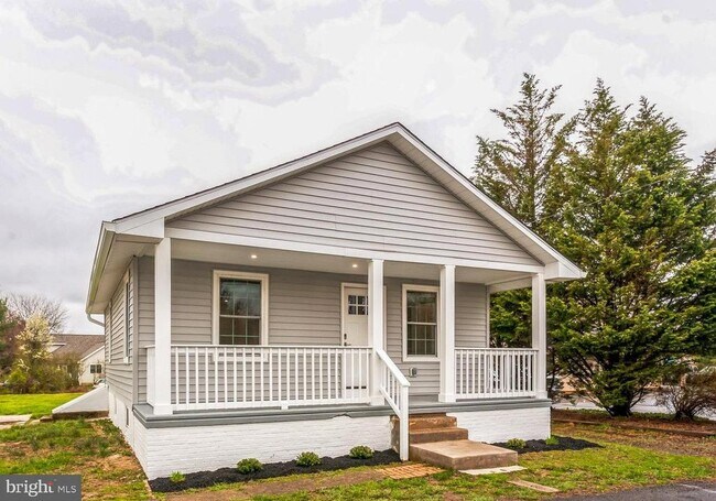 Building Photo - 557 Durham Rd