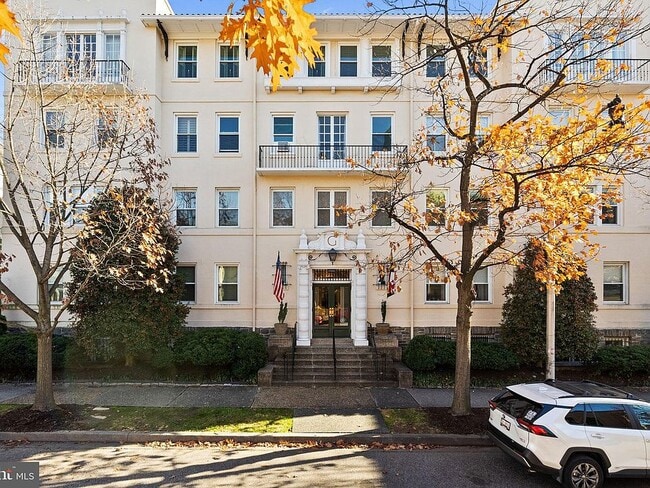 Building Photo - 3405 Greenway