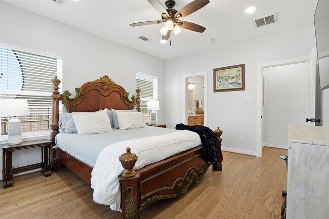 Building Photo - 2613 Lorraine St