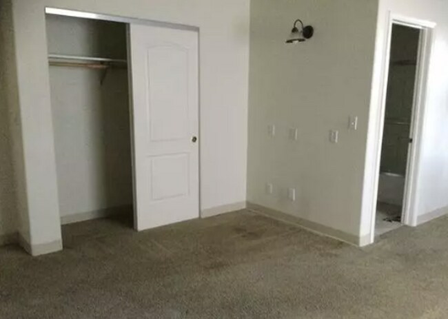 Building Photo - Studio Rental Near UNR