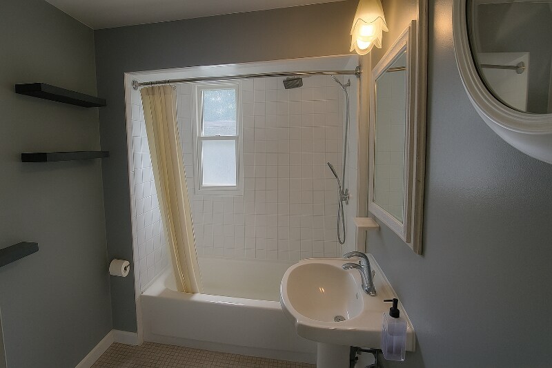 Building Photo - 248 S Bayberry Ln