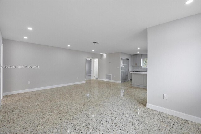 Building Photo - 3820 SW 92nd Ave