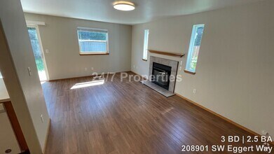 Building Photo - Updated 3 BD | 2.5 BA Home w/ Large Backya...