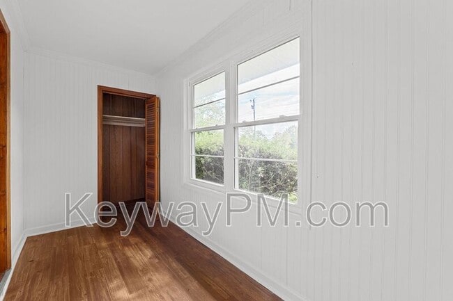 Building Photo - 1457 Columbia Hwy N