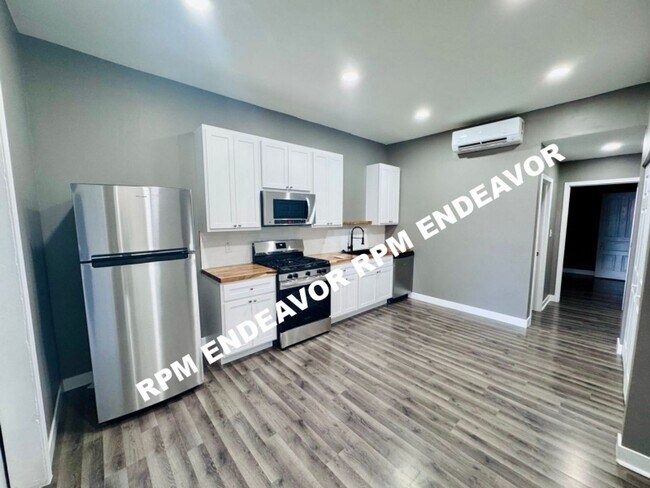 Building Photo - 3230 Pulaski St