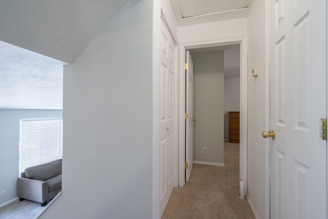 Building Photo - 3 Bedroom Home In St. George With Spacious Backyard