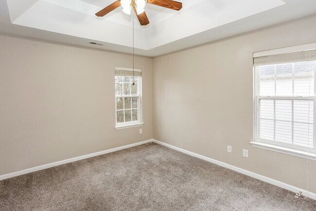 Building Photo - 5112 Kiev Dr