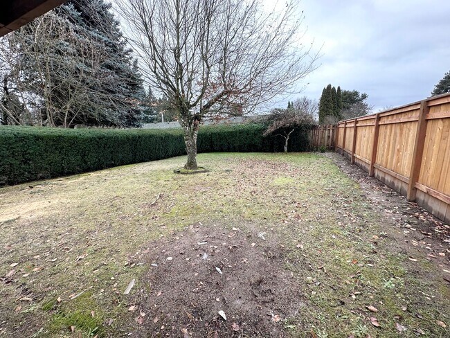 Building Photo - 3 Bedroom Cornelius Duplex, with Lots of U...