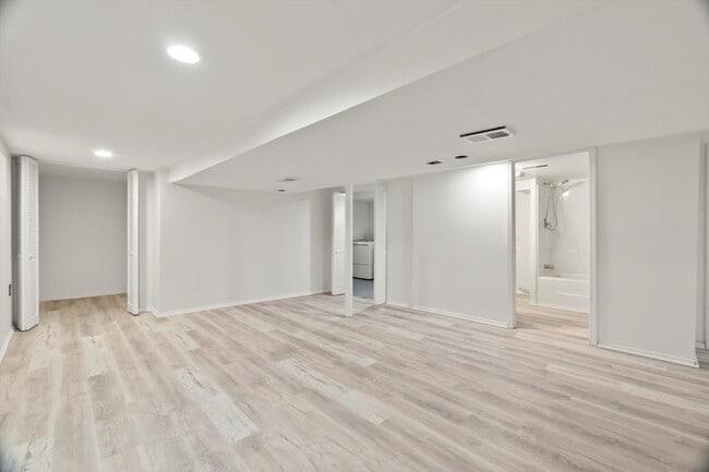 Building Photo - 5239 S Rutherford Ave