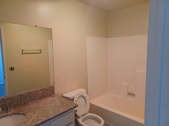 Building Photo - 1920 Peyton Ave