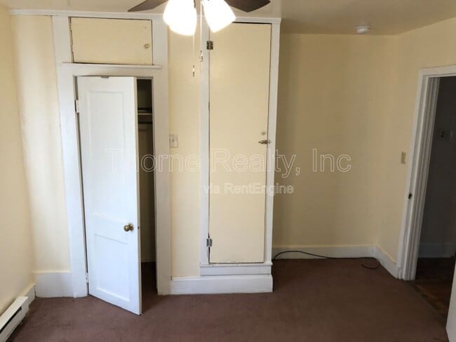 Building Photo - 517 NE Main St