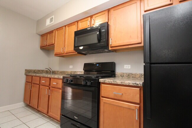 Building Photo - 1348 W Argyle St