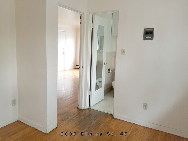 Building Photo - * $1000  Great location off Montview and Elmira