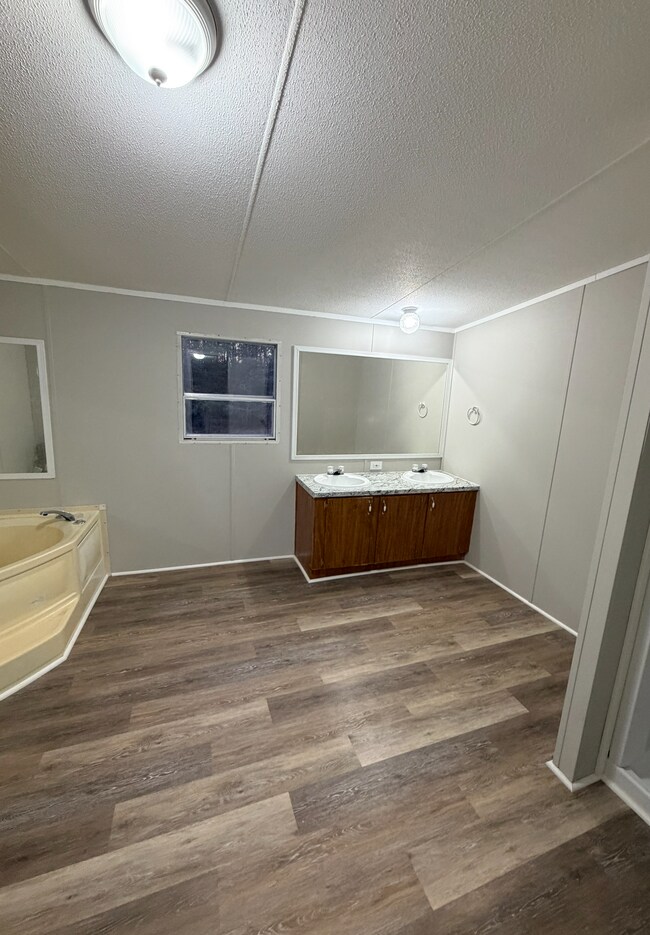 Building Photo - 1542 Jerusalem Rd