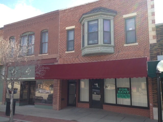 Building Photo - 706 N Main St