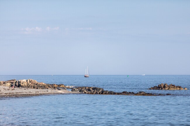 Building Photo - 159 Beach Ave