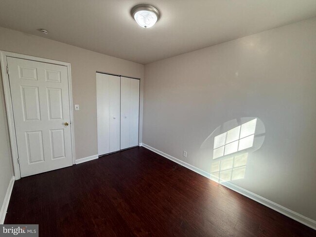 Building Photo - 534 Olde Greenwich Cir