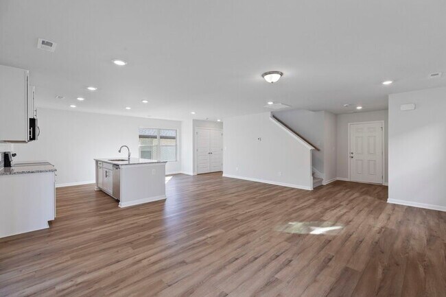Building Photo - 14616 Ravenel Dr