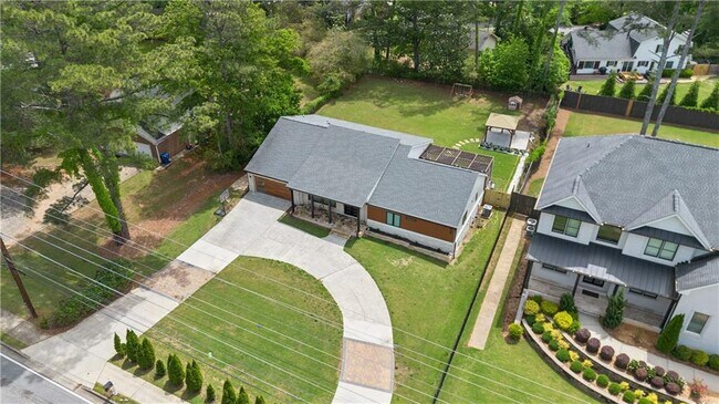 Building Photo - 4130 Lower Roswell Rd