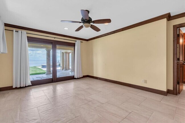 Building Photo - 5810 Bahama Shores Dr S