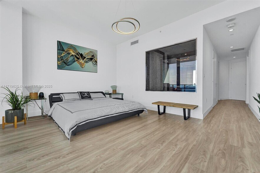 Building Photo - 200 Biscayne Boulevard Way