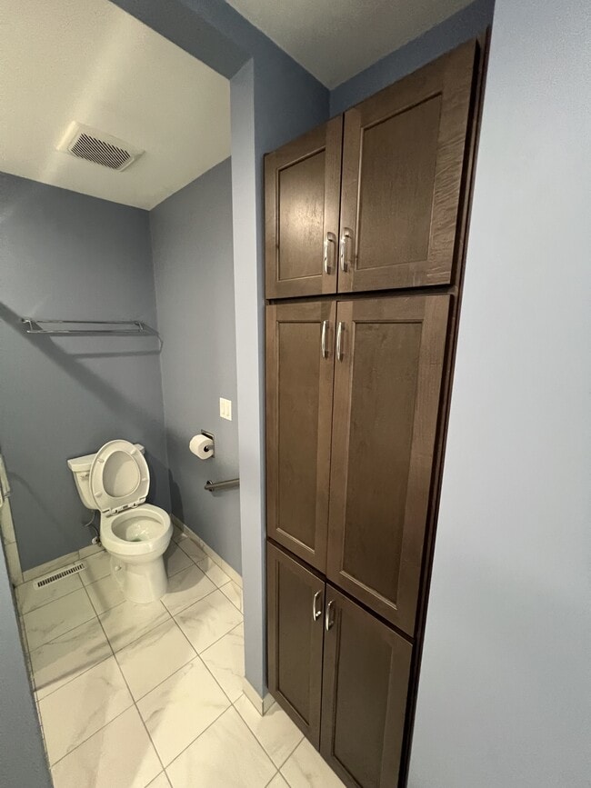Building Photo - 3633 E Meadows Ct