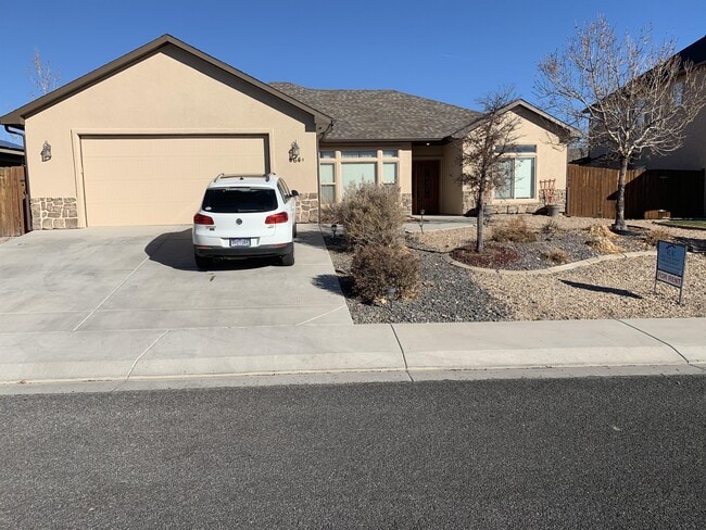 Building Photo - 464 1/2 Chatfield Ln
