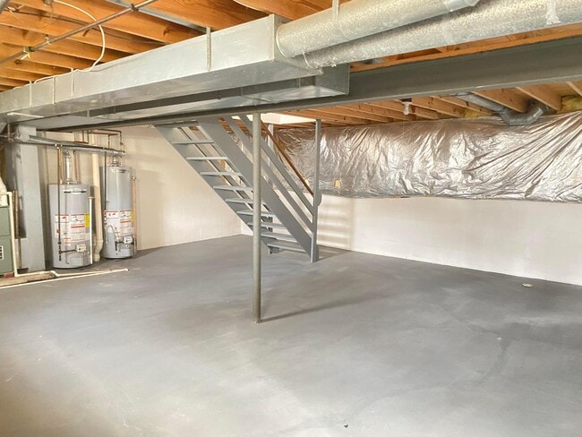 Building Photo - 6089 Pirthshire St