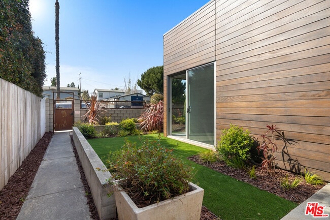 Building Photo - 800 Indiana Ave