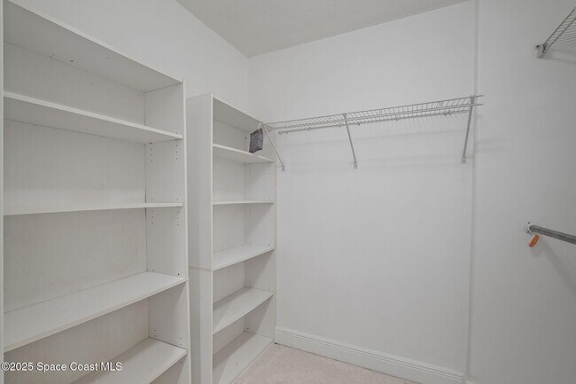 Building Photo - 551 Casa Bella Dr