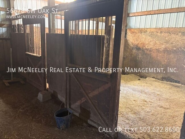 Building Photo - 56678 SW Oak St