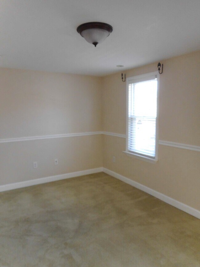 Building Photo - 608 Green St