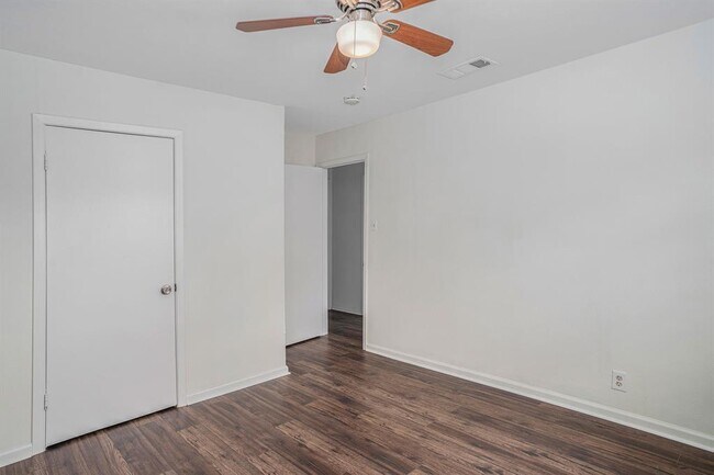 Building Photo - 405 Steeple Ridge Rd