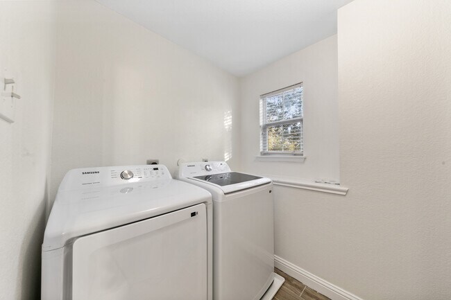 Building Photo - 2651 Skyview Shadows Ct