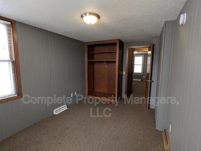 Building Photo - 334 W William St