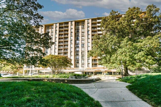 Building Photo - 4600 S Four Mile Run Dr