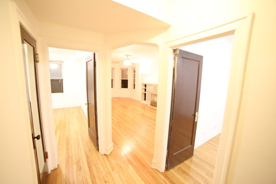 Beautiful Hardwood Floors - 3570 W Lyndale St