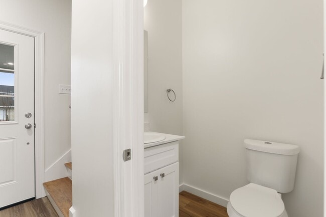 Building Photo - 2BD/2.5BA Townhouse w/ Private Fenced in Backyard, Covered Off Street Parking!