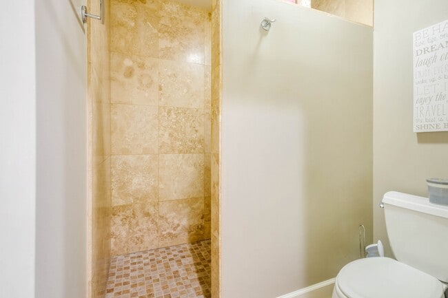 Building Photo - 53 Yacht Club Dr