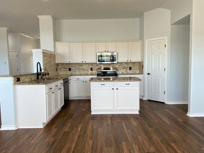 Building Photo - UPDATED 4 BEDROOM IN COQUINA BAY!