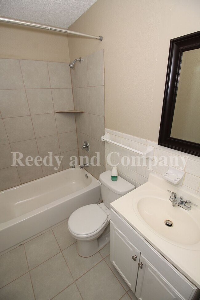 Building Photo - 3230 Sweet Springs Dr