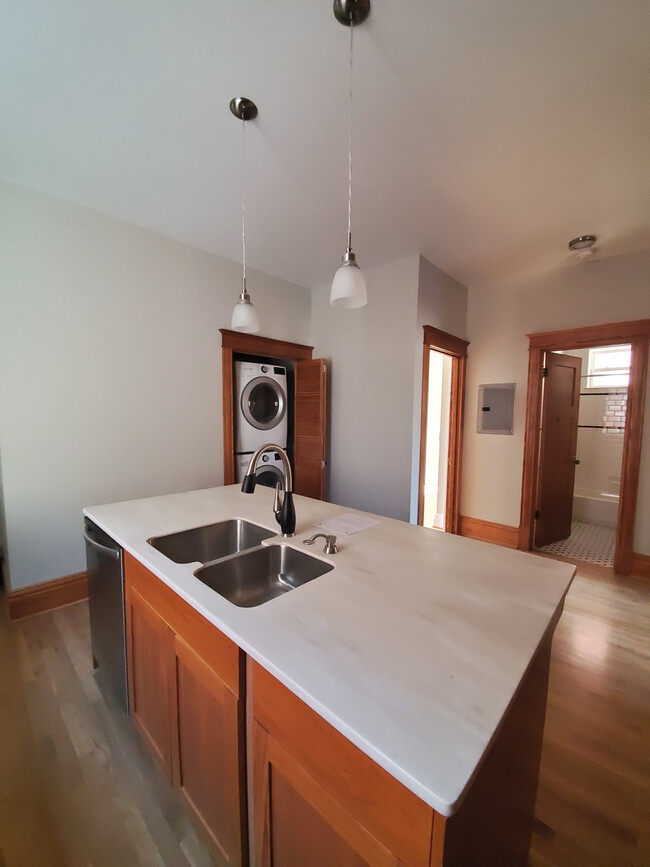 Building Photo - 6124-26 Waterman