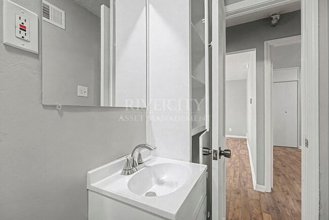 Building Photo - Cute 3 bedroom 1 bathroom home in Parkway Village Area!!! Section 8 Welcomed !!!